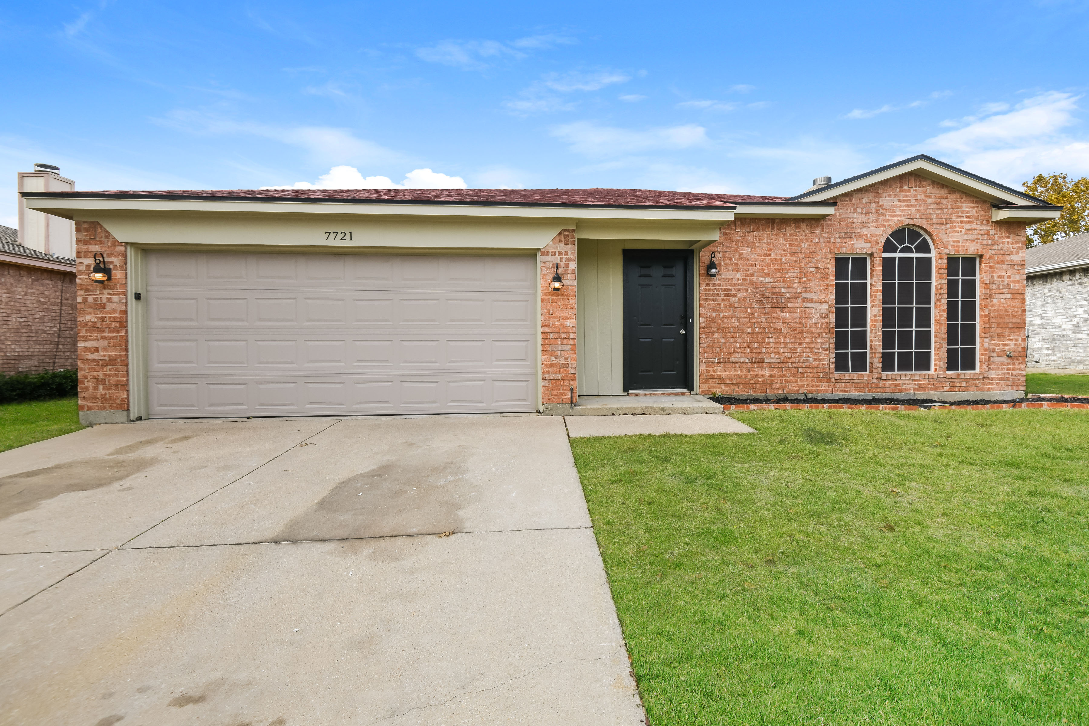 7721 Liz Ln Watauga, TX 76148